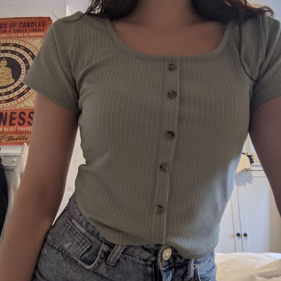 Square-Neck Short-Sleeve Buttoned Ribbed Top - Picture 3 of 4